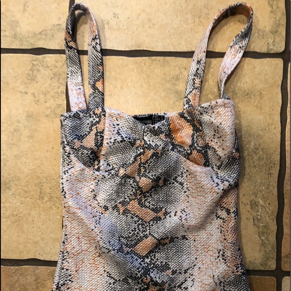 Snake print fitted crop top